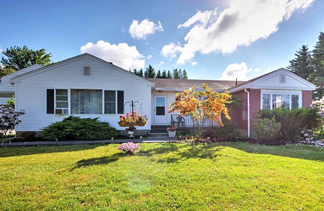 Cozy Ellsworth Home w/Yard, 15 Mi to Acadia!