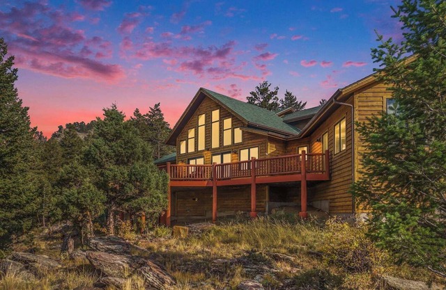 Cozy Estes Park Cabin w/Stunning Mountain Views!