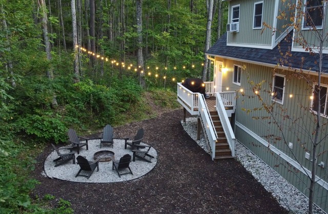 Cozy Fall Retreat with Firepits! Near Tunnel of Trees, 30 Mins to Mackinac Ferry