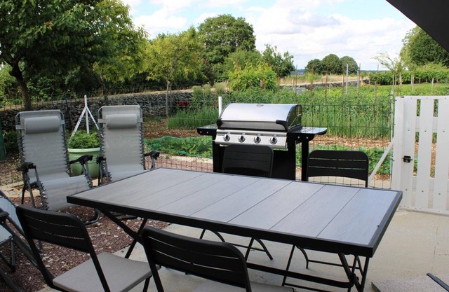 Cozy Family Cottage with Garden, Terrace & WiFi - Fully Equipped & Baby-Friendly