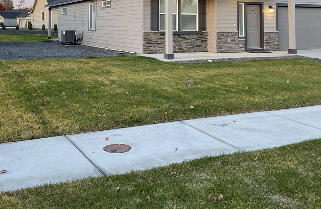 Cozy Family-Friendly home in Mae Valley. 5 minute walk to the state park!