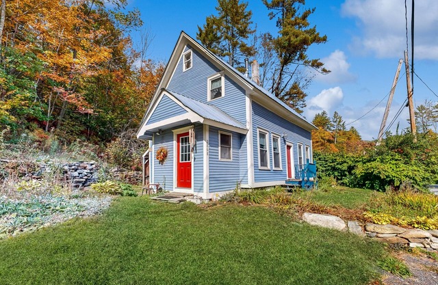 Cozy farmhouse w/TV, wifi, w/d, dvd player, kitchen, board games