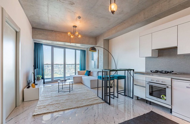 Cozy Flat with City View and Balcony in Sisli