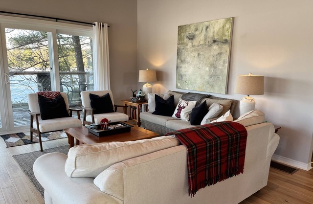 Cozy Four Season Cottage on Brandy Lake