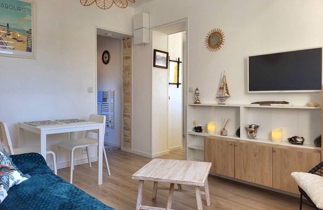 Cozy studio with parking, 100m from center, near beach