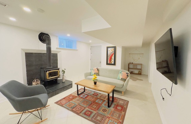 Cozy Furnished 1-Bedroom with Free Parking & Private Access