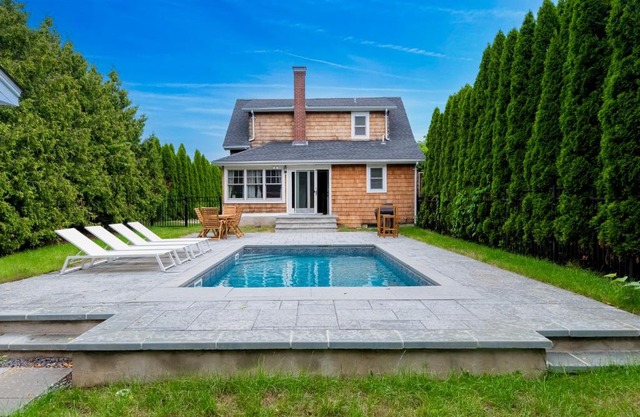 Cozy Greenport Cottage