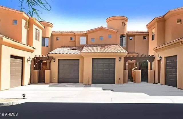 Cozy Ground Floor 2-bed Condo in Ahwatukee Foothills. Steps from Pool & Hot Tub