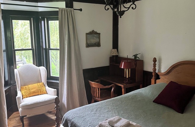 Cozy Guest Suite in Historic Home