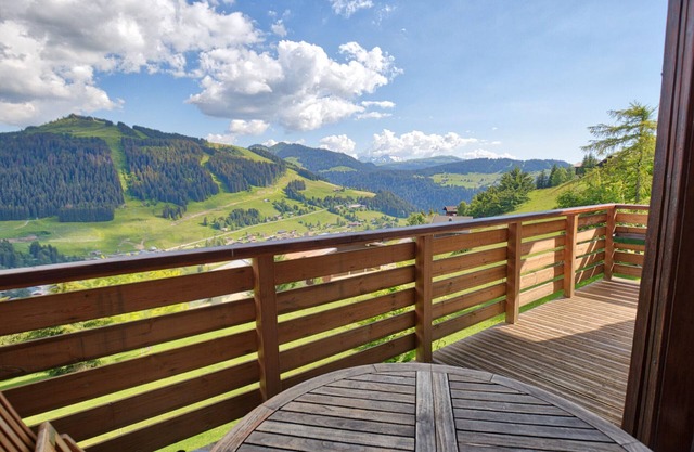 Cozy half chalet, near slopes, balcony, 2bd/1ba