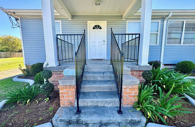 Cozy Hidden Gem 2-bedroom townhome in Historic Old Arabi
