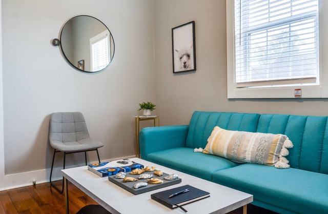 Cozy Historic NOLA Duplex! 12min to French Quarter