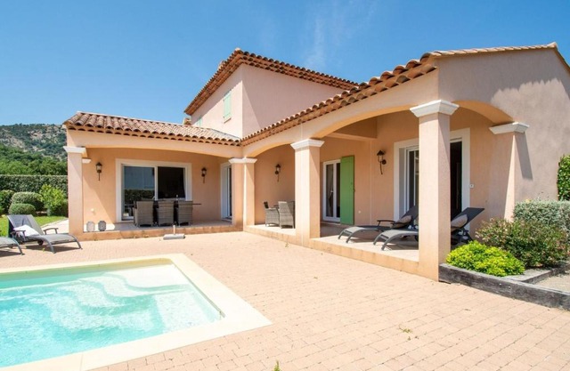Cozy Holiday Home in Le Plan de la Tour with Pool