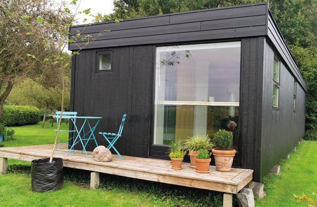 Cozy holiday home with views near the beach