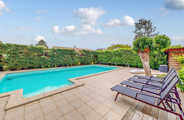 Cozy home in Angresse