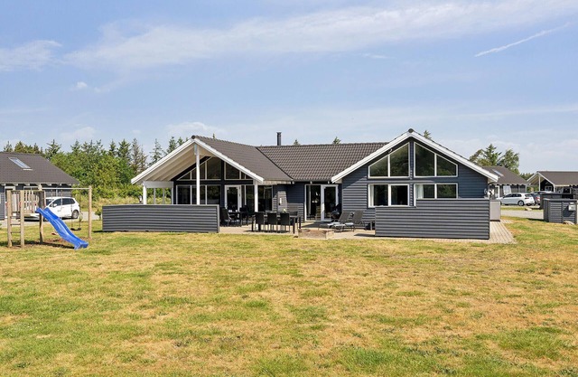 Cozy home in Blåvand with WiFi
