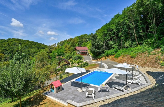 Cozy home in Martinkovec with WiFi