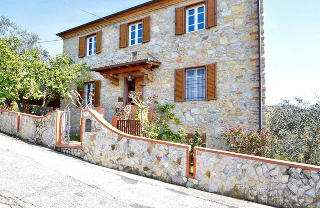 Cozy home in Massarosa with kitchen