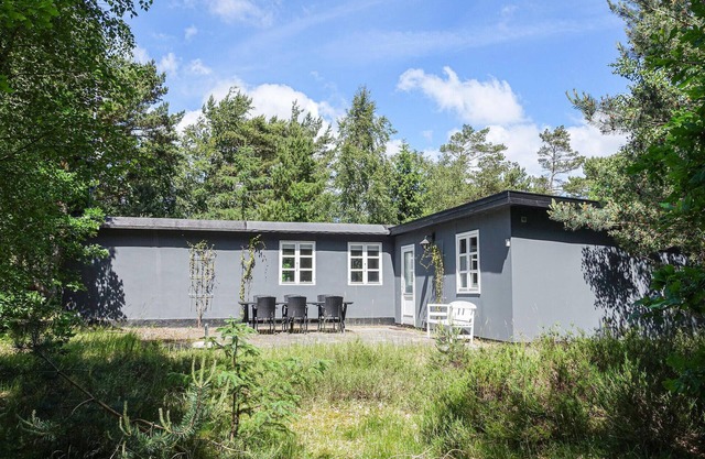 Cozy home in Nexø with WiFi