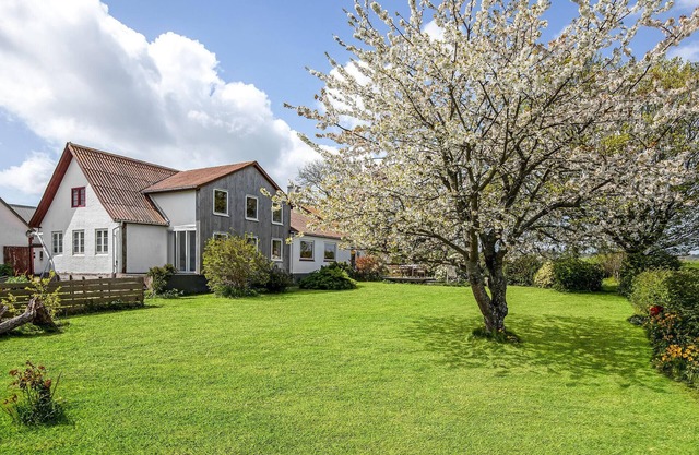 Cozy home in Svaneke with kitchen