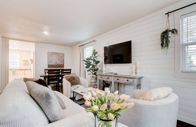 Cozy home in the heart of Vancouver. Next to a park. Few min drive to PDX.
