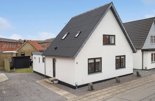 Cozy home in Thyborøn with WiFi