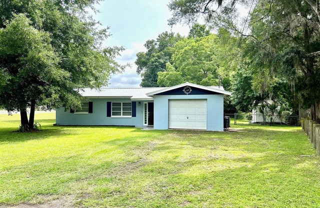 Cozy Home large Yard , Pets OK , Room for boats , Boat Ramp, Great Location !