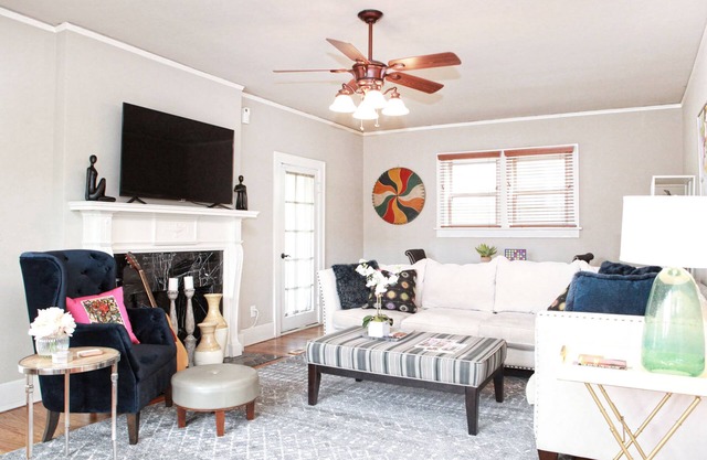 Cozy home near Gathering Place, Utica Square, fabulous dining and attractions.