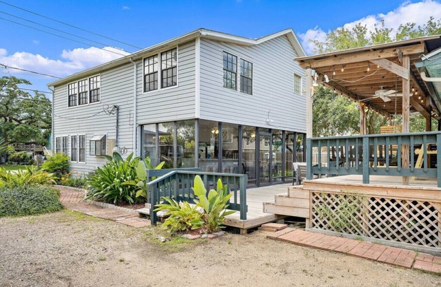 Cozy Home Near Kemah Boardwalk with Game Room