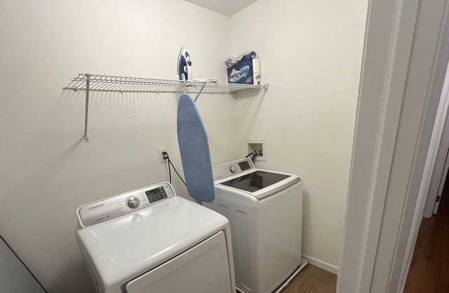 Cozy Home with 3 king bedroom Beautiful/ safe neighborhood just 7 mins to EWR.