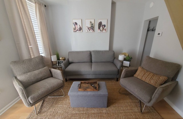 Cozy "Hospitality Suite" Centrally Located In Baltimore's Federal Hill Area