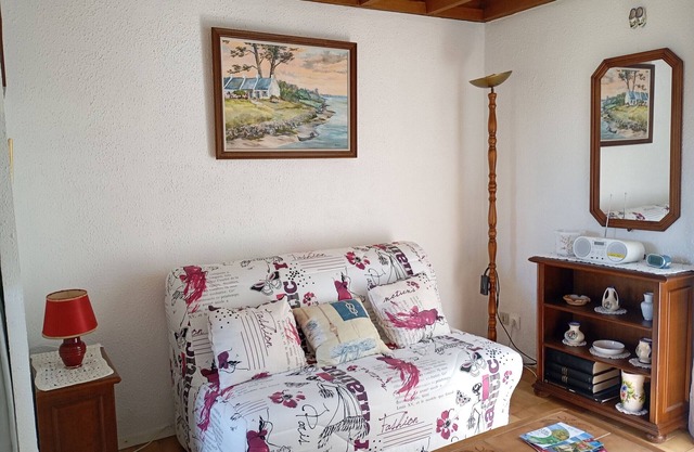 Cozy House for 4 with Pool, Near Beach and Activities