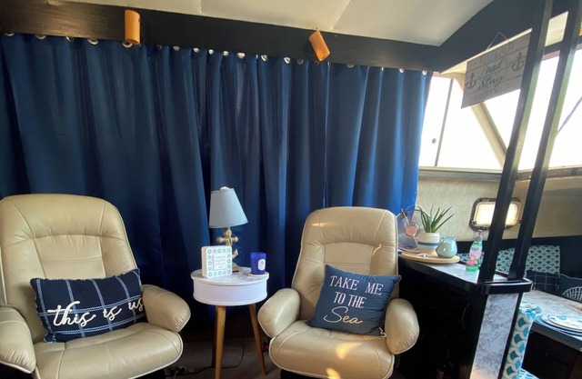Cozy houseboat on the Ohio River, 15 mins from downtown Cincinnati