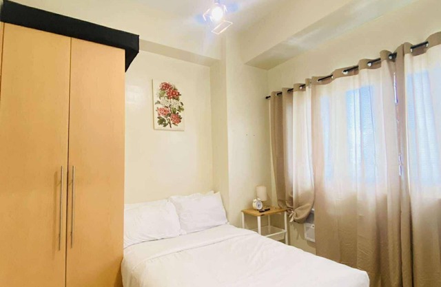 Cozy Iloilo City Condo Room with Shared Pool