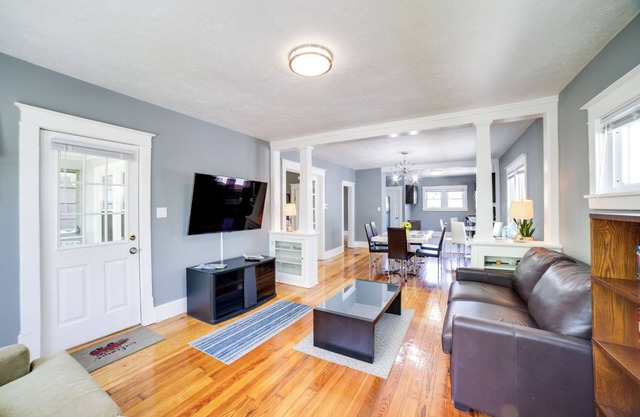 Cozy Indiana Getaway Near Washington Park Zoo!