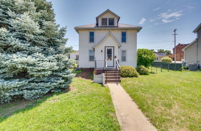 Cozy Iowa Getaway with Patio and Fenced-In Yard!