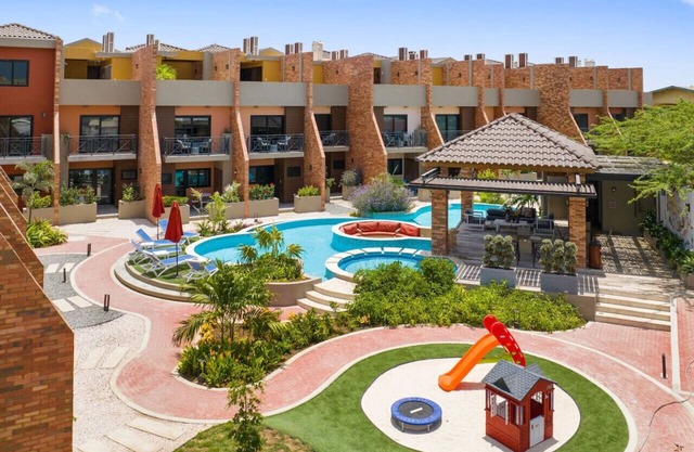 Cozy Island Stay Only 5 Mins from Ritz & Beach at Porta Al Sole 15 by Bocobay