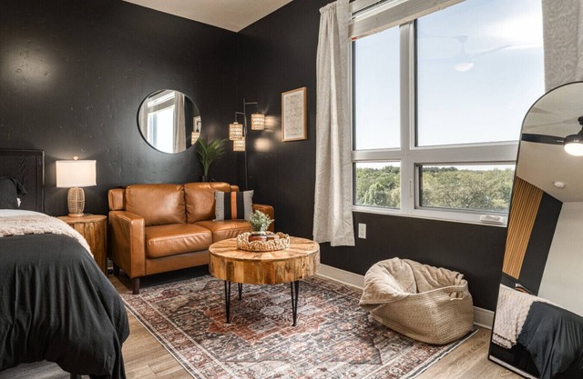 Cozy King Bed, Coffee Bar, Pool