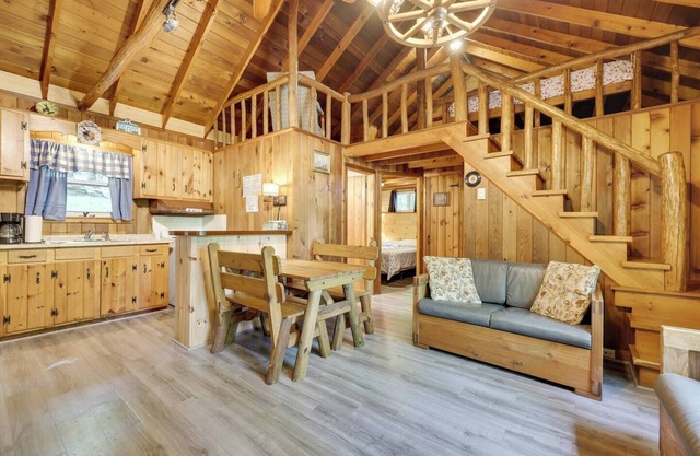 Cozy Lake Cabin #1 w/boatdock