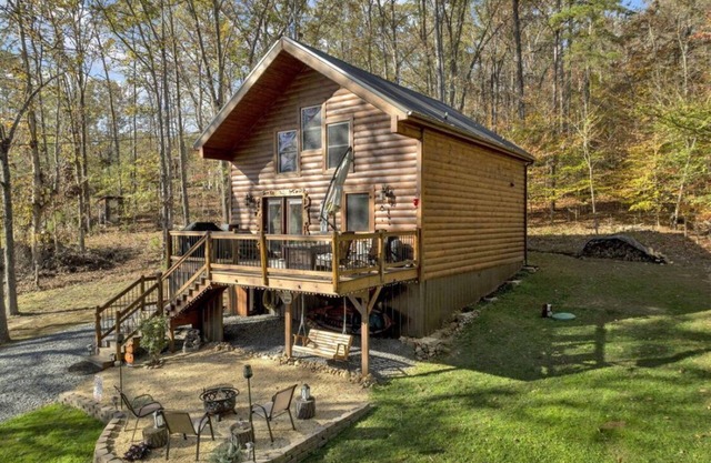 Cozy LAKE cabin steps away from Douglas Lake in East TN! Sleeps 5! Hot Tub.