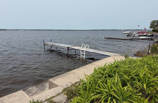 Cozy Lakefront Cottage in Carrying Place