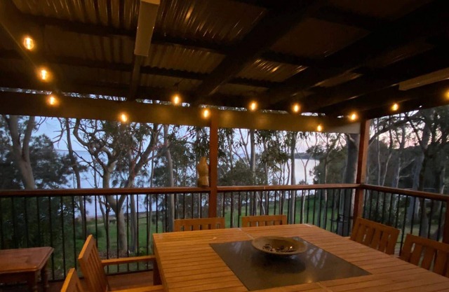 Cozy Lakefront Home - Pet Friendly