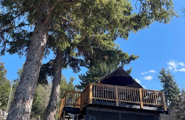 Cozy Lakeview Cabin .Pet friendly!