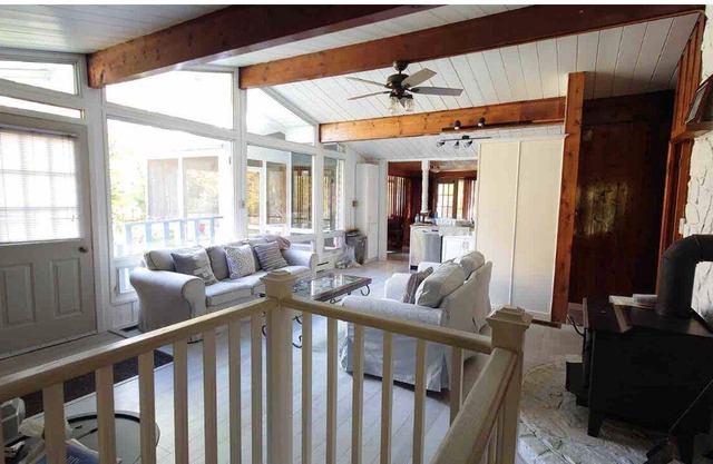 Cozy Lakeview Retreat