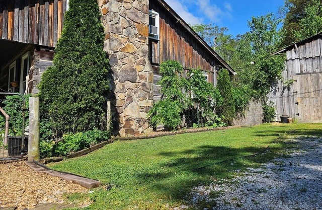 Cozy Log Cabin- Hiking Kayaking Fishing
