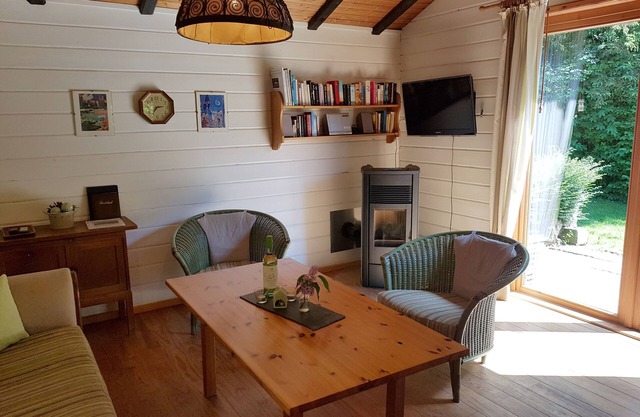 Cozy log cabin on a historic three-sided farm - Ferienhaus Ströh