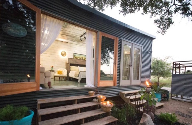 Cozy luxury tiny home,30 min- Austin w outdoor shower feature on Wine Brew trail