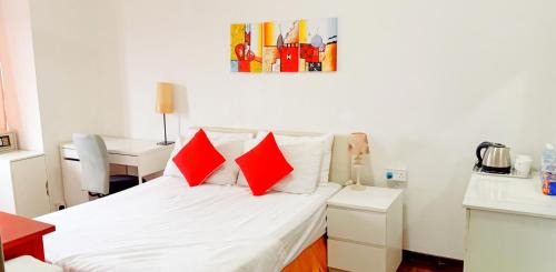 Cozy Master Room at Suria Kipark Damansara Apartment Homestay Sleeps 3
