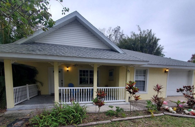 Cozy Melbourne Home 10min from Beaches and 1hr from Orlando Theme Parks / Disney