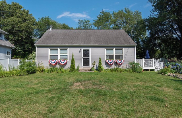 Cozy Mettatuxet Home Available for Summer Rentals